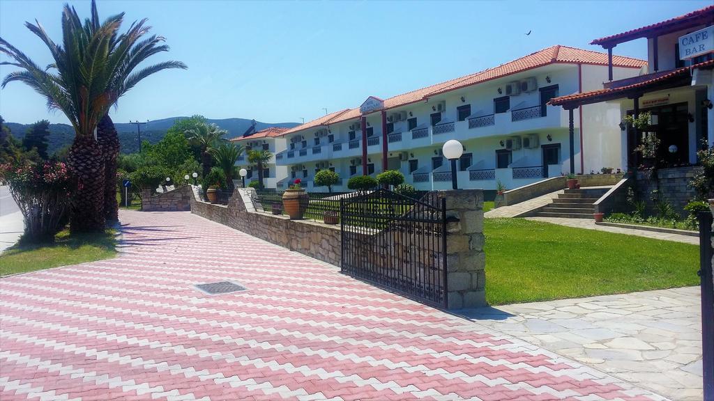 Hotel Ermioni Kalamítsion Buitenkant foto